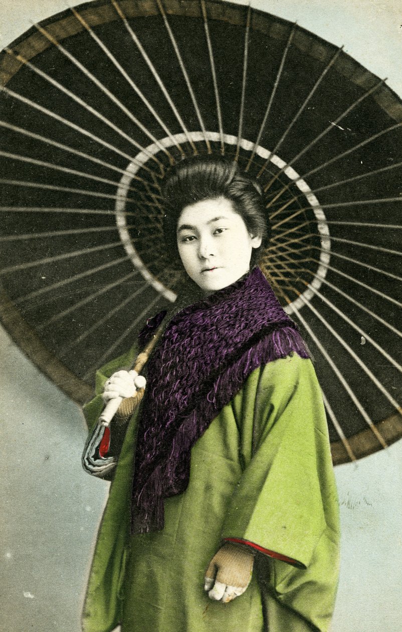 Japán nő napernyős, 1910 körül (album fotó) alkotó: Japanese Photographer