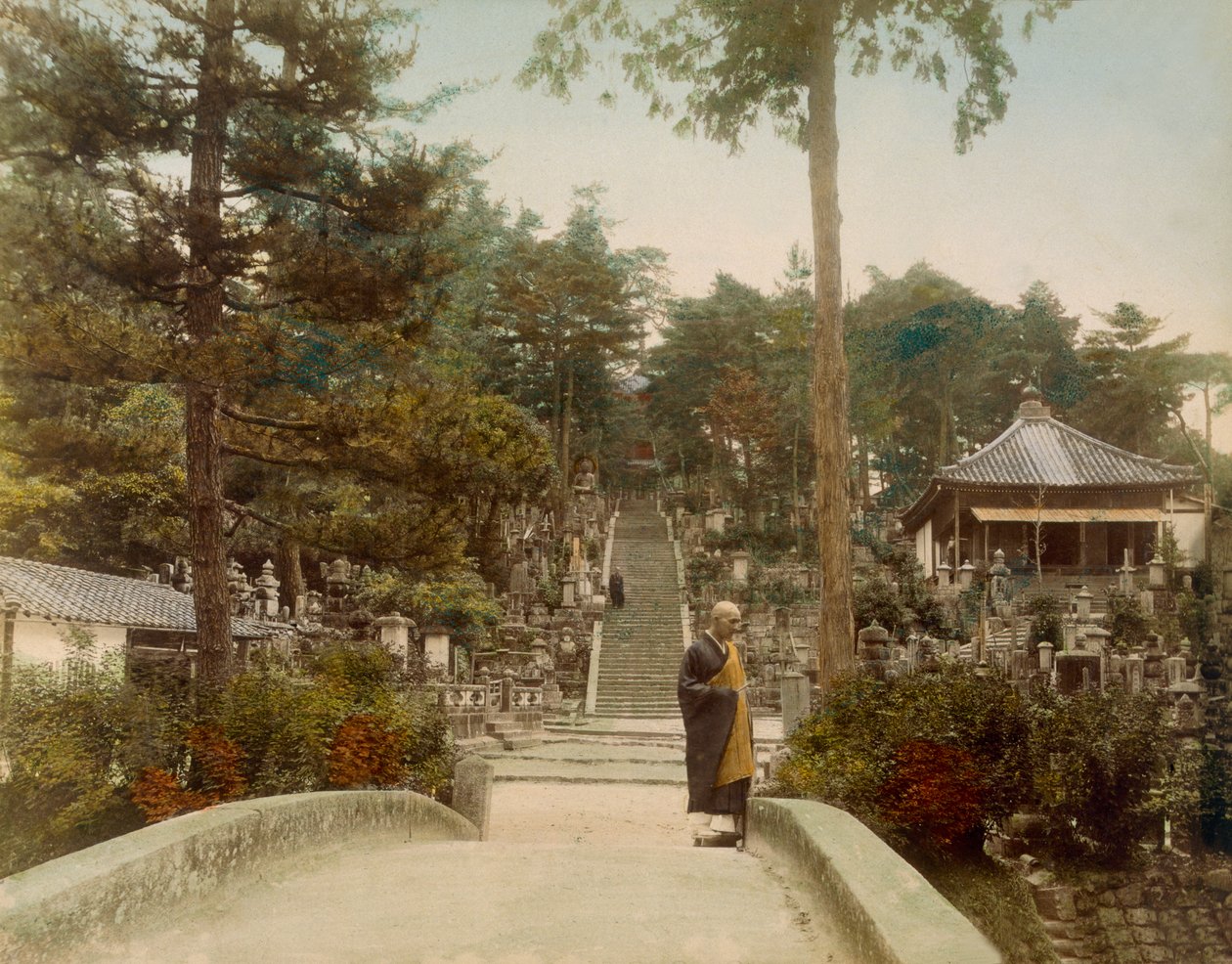 Kurodani Graves, Kiotó, 1890-es évek (kézzel színezett fotó) alkotó: Japanese Photographer