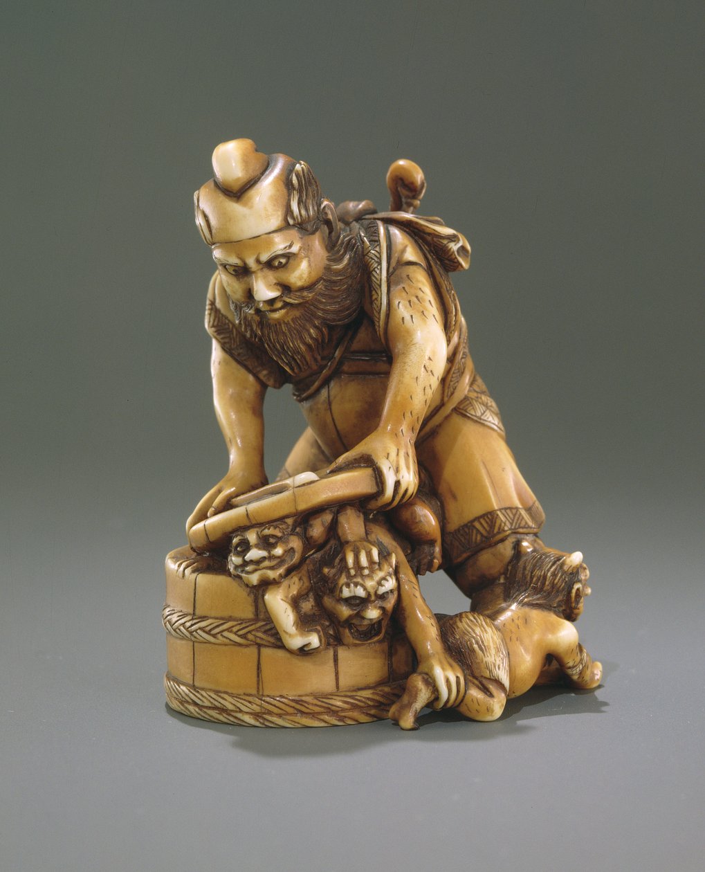 Shoki, a démon fojtogató figurája alkotó: Japanese School