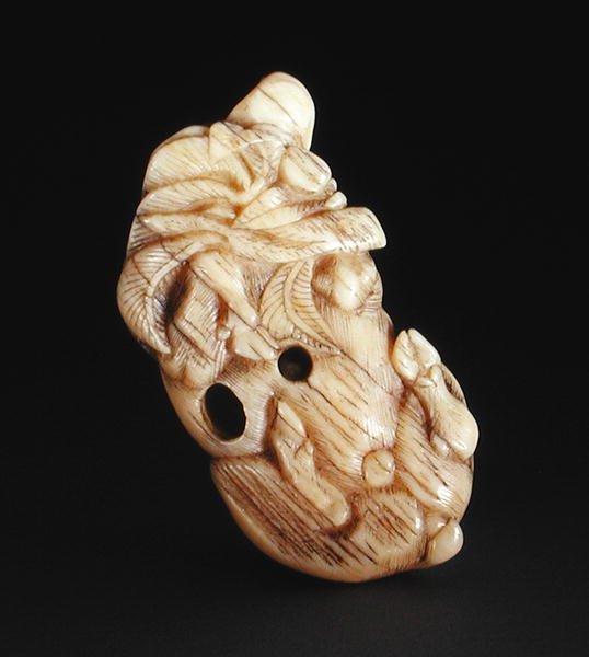 Netsuke fekvő vadkan ábrázolásával, 1750-80 körüli (narwahl szarv) (193827-es alap) alkotó: Japanese School
