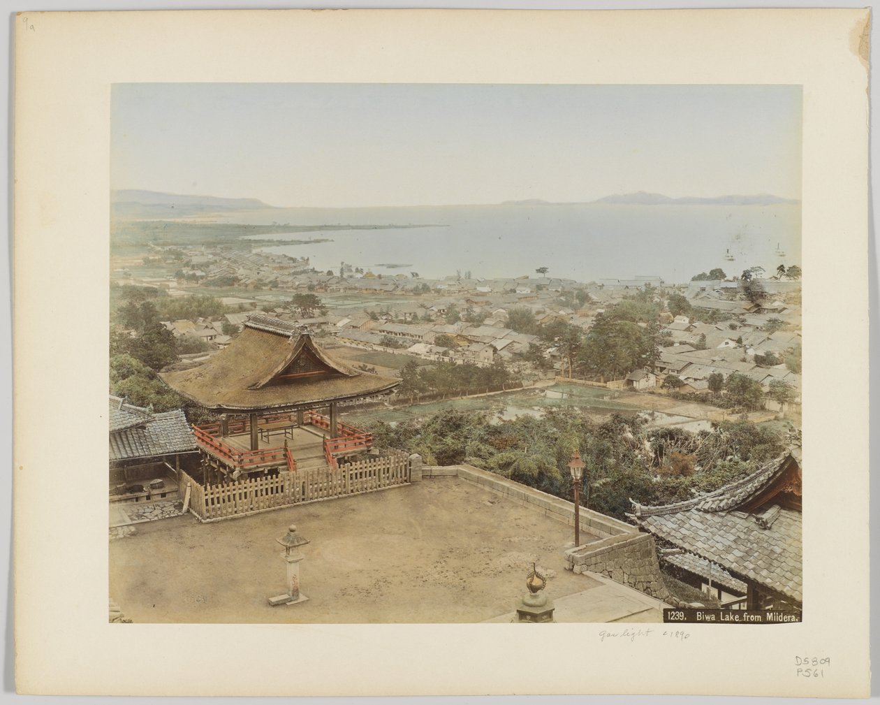 Biwa-tó Miidera-ból, Japánból, 1890 körül (kézzel színezett fekete-fehér fotó) alkotó: Japanese Photographer