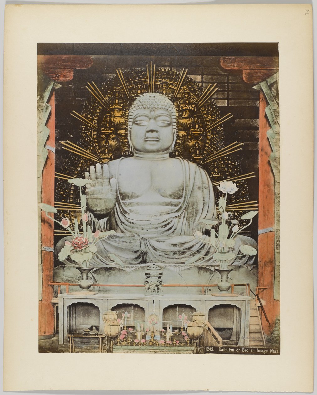 Daibutsu vagy Bronze Image, Nara, Japán (kézzel színezett fekete-fehér fotó) alkotó: Japanese Photographer