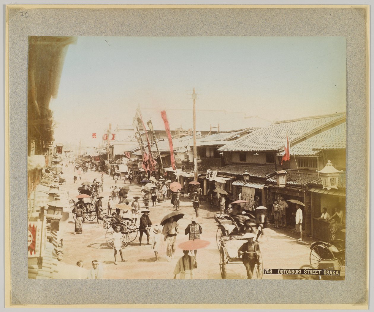 Dotonbori Street, Osaka, Japán (kézzel színezett fekete-fehér fotó) alkotó: Japanese Photographer