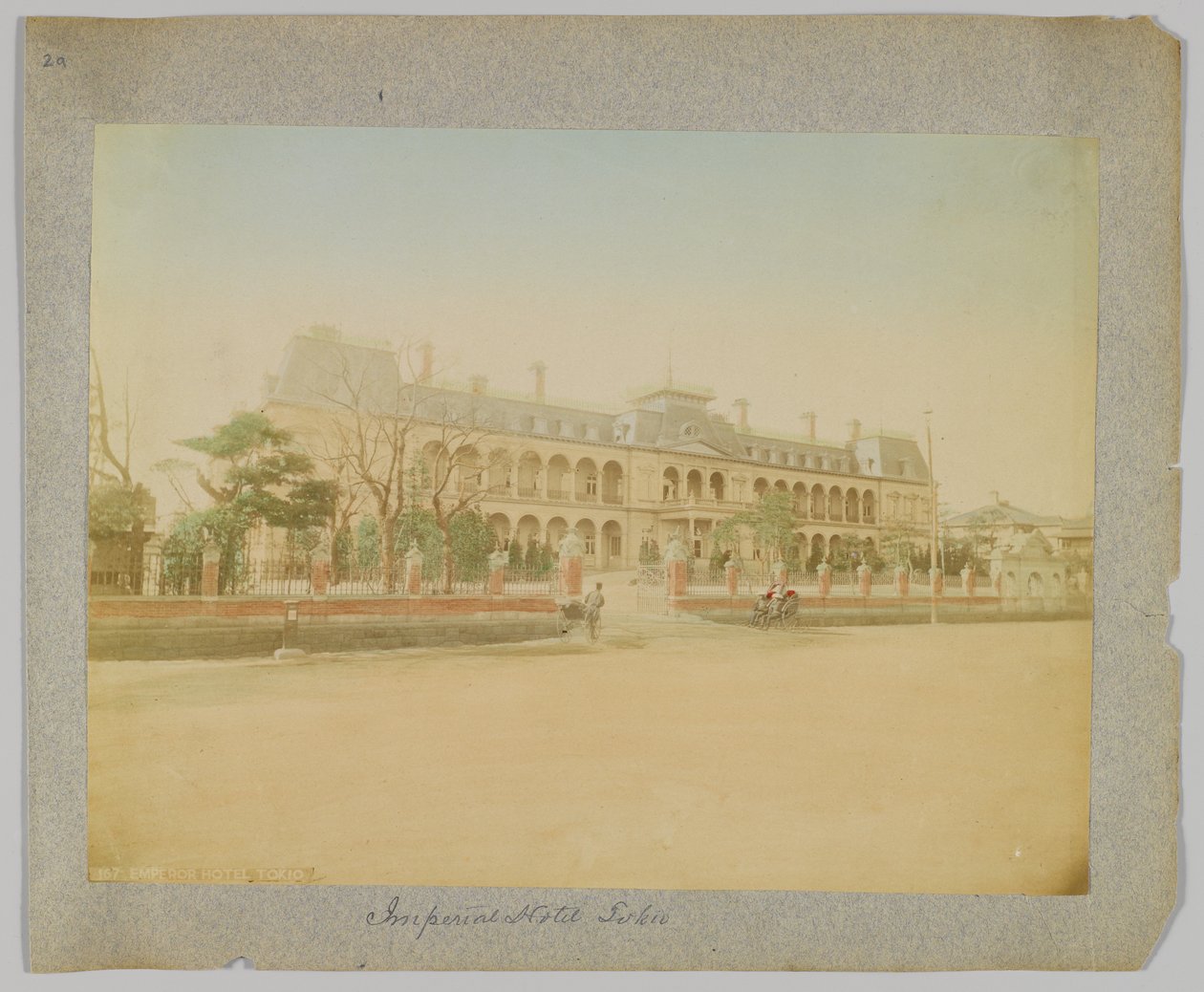 Imperial Hotel, Tokió, Japán (kézzel színezett fekete-fehér fotó) alkotó: Japanese Photographer