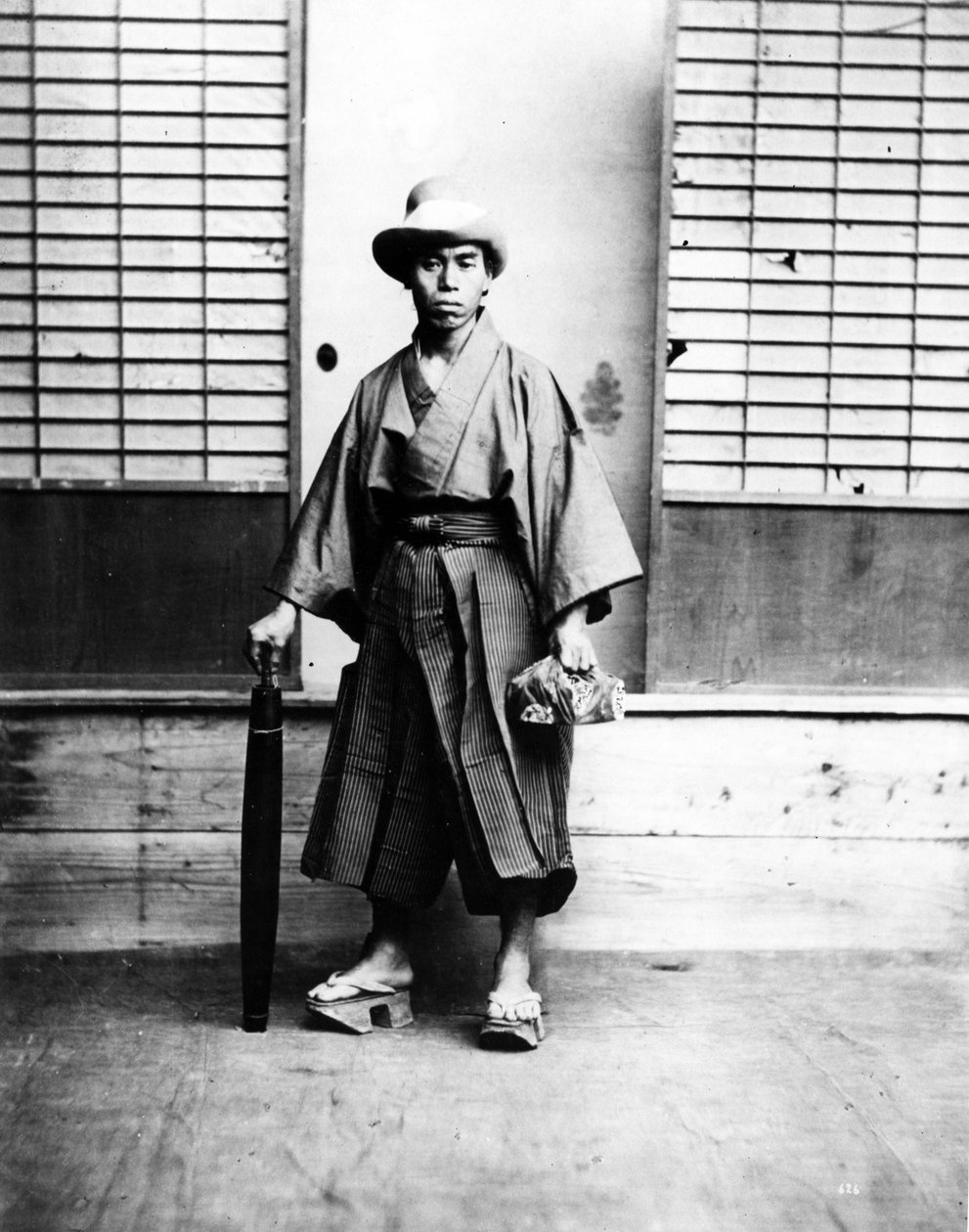 Japán férfi európai kalapot viselő, 1860-80 körül alkotó: Japanese Photographer