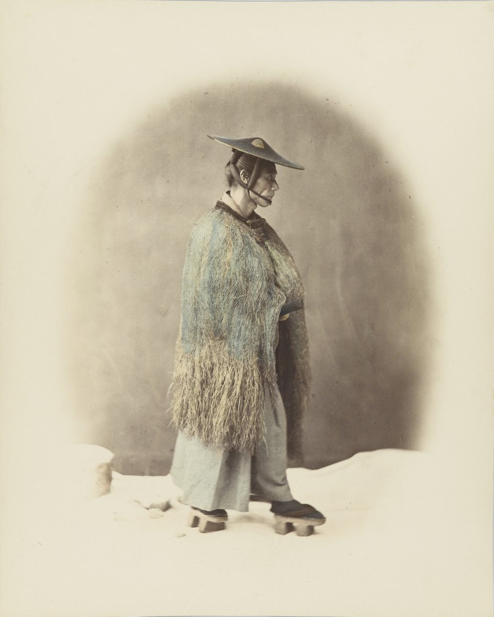Japán férfi hagyományos ruhában (kézzel festett fekete-fehér fotó) alkotó: Japanese Photographer