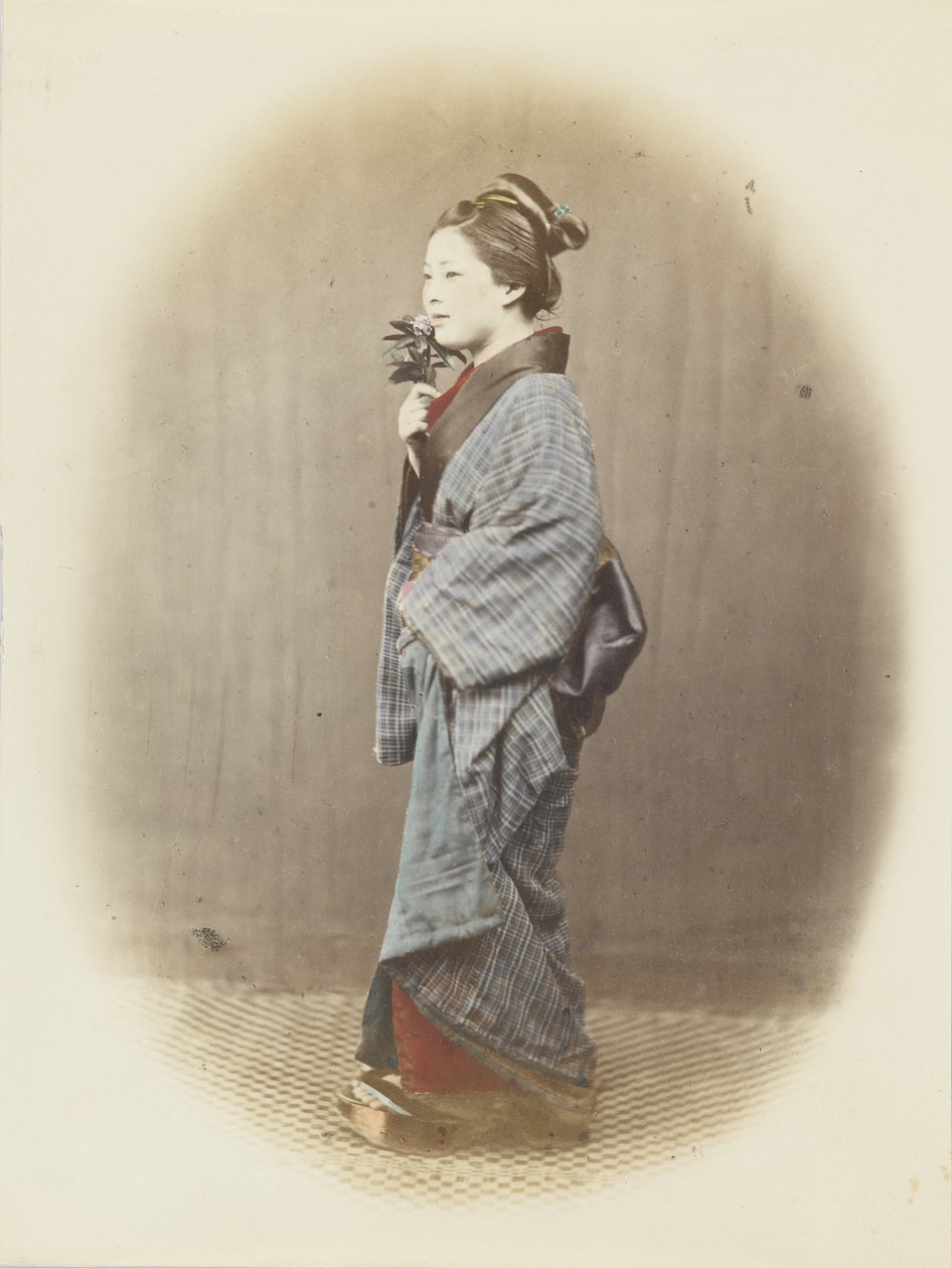 Japán nő hagyományos ruhában (kézzel festett fekete-fehér fotó) alkotó: Japanese Photographer