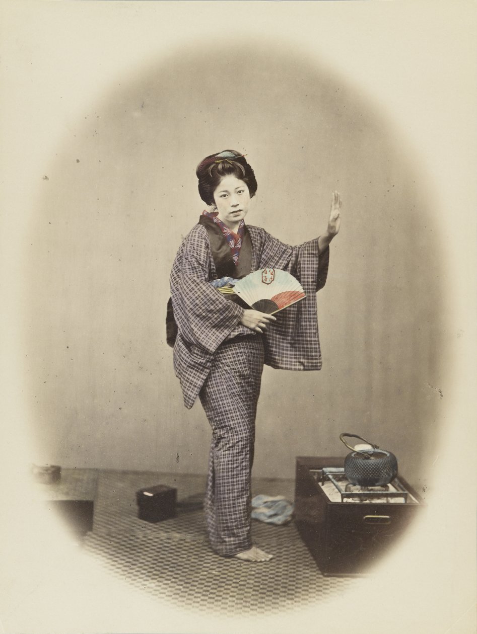 Japán nő hagyományos ruhában (kézzel festett fekete-fehér fotó) alkotó: Japanese Photographer