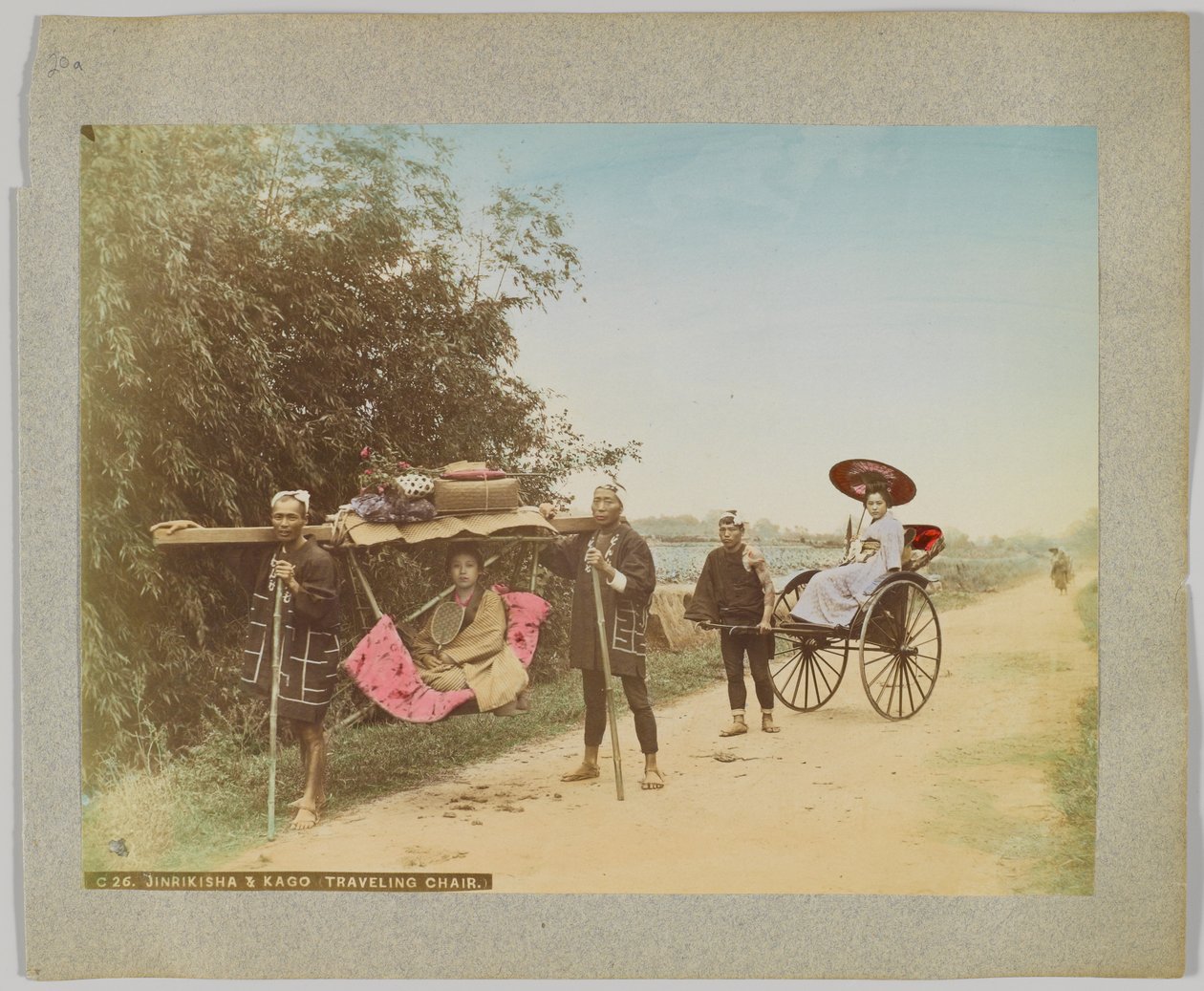 Jinrikisha & Kago, Utazószék, Japán (kézzel színezett fekete-fehér fotó) alkotó: Japanese Photographer
