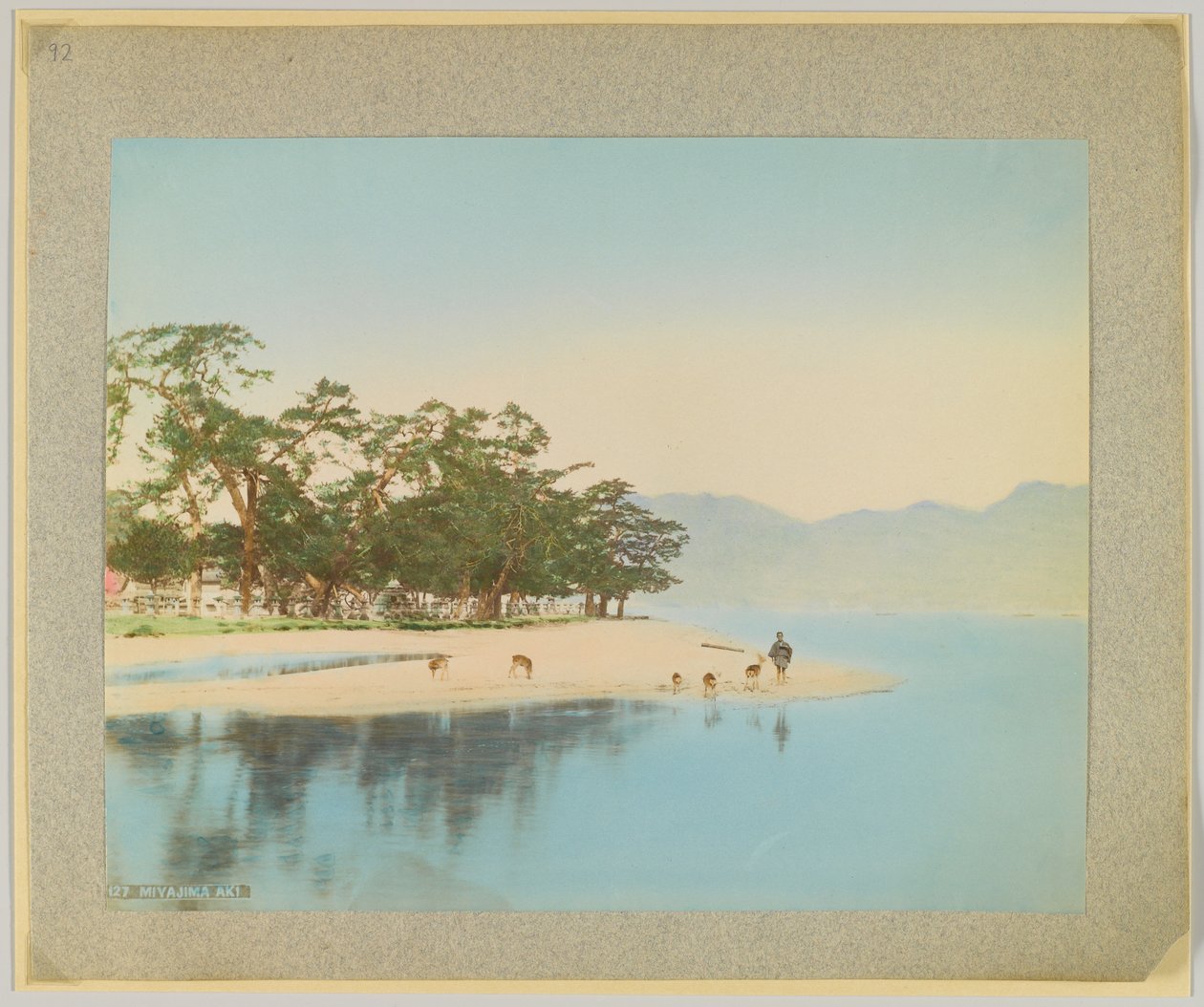 Miyajima, Japán (kézzel színezett fekete-fehér fotó) alkotó: Japanese Photographer
