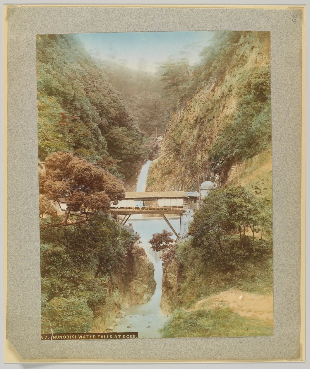 Nunobiki-vízesés, Kobe, Japán (kézzel színezett fekete-fehér fotó) alkotó: Japanese Photographer