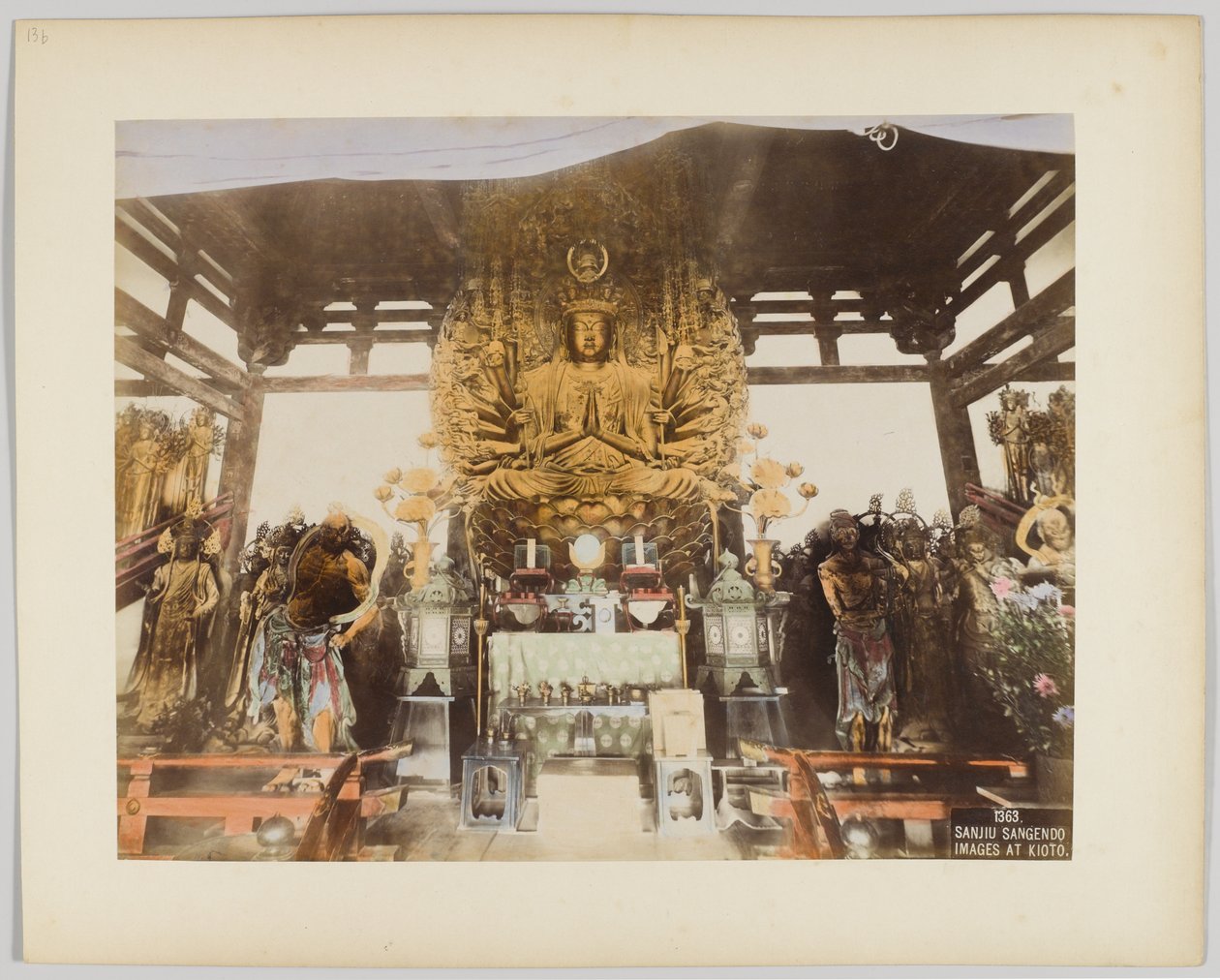 Sanjiu Sangendo képek Kiotóban, Japánban (kézzel színezett fekete-fehér fotó) alkotó: Japanese Photographer