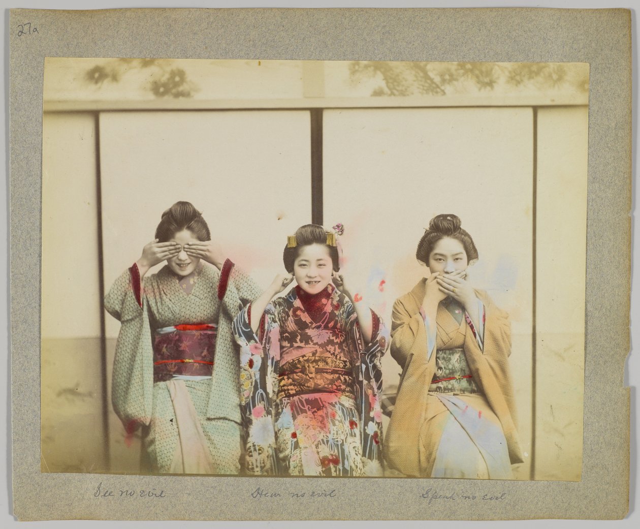 Ne láss rosszat, ne hallj rosszat, ne beszélj rosszat (kézzel festett fekete-fehér fotó) alkotó: Japanese Photographer