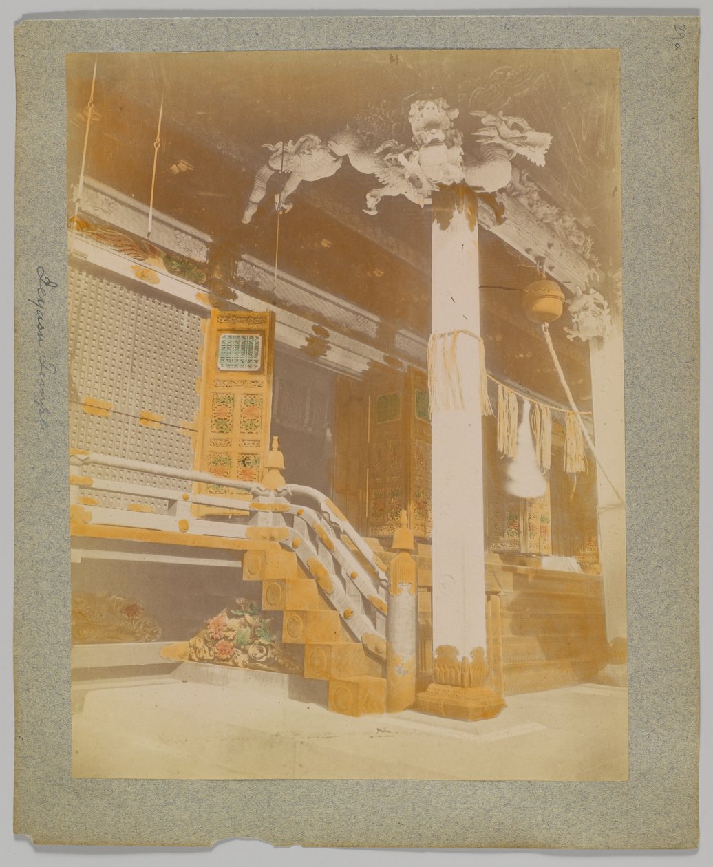 Tōshō-gū, Nikko, Japán (kézzel színezett fekete-fehér fotó) alkotó: Japanese Photographer