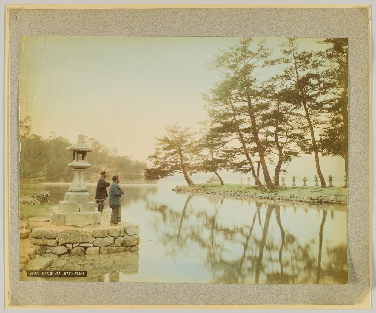 Kilátás Miyajimára, Japán (kézzel színezett fekete-fehér fotó) alkotó: Japanese Photographer