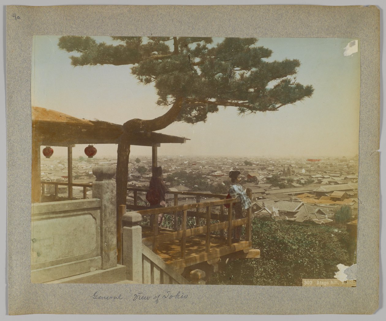 Tokió kilátása az Atago Hillről, Japán (kézzel színezett fekete-fehér fotó) alkotó: Japanese Photographer