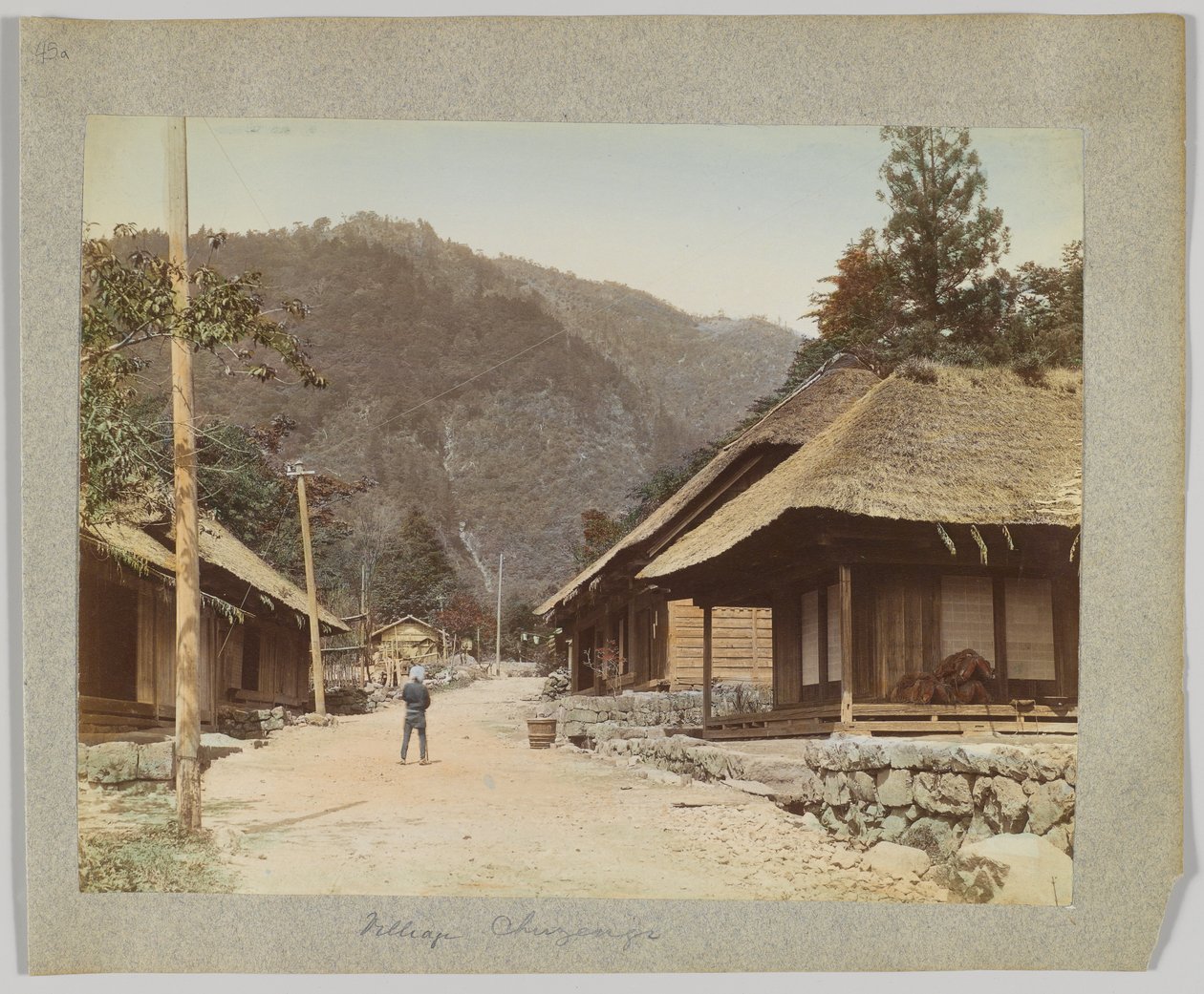 Chuzenji falu, Nikko, Japán (kézzel színezett fekete-fehér fotó) alkotó: Japanese Photographer