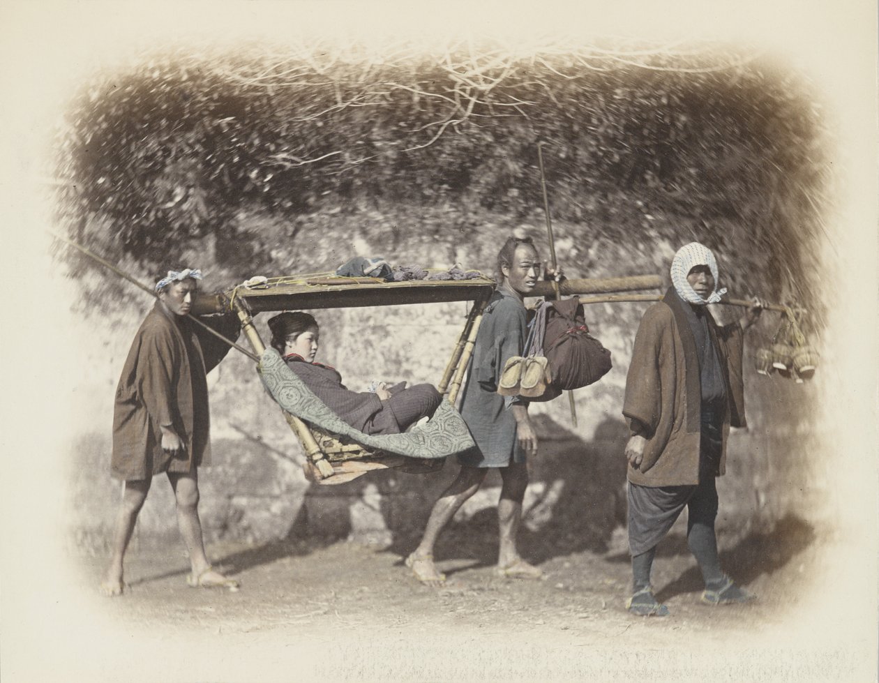Kagóban hordott nő (kézzel festett fekete-fehér fotó) alkotó: Japanese Photographer