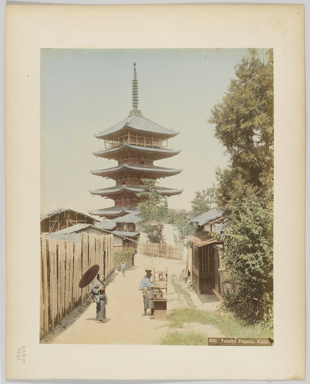 Yasaka Pagoda, Kyoto, Japán (kézzel színezett fekete-fehér fotó) alkotó: Japanese Photographer