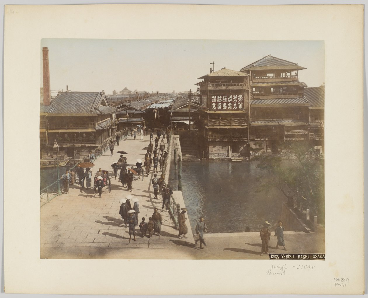 Yebisu Bashi, Osaka, Japán, 1890 körül (kézzel színezett fekete-fehér fotó) alkotó: Japanese Photographer