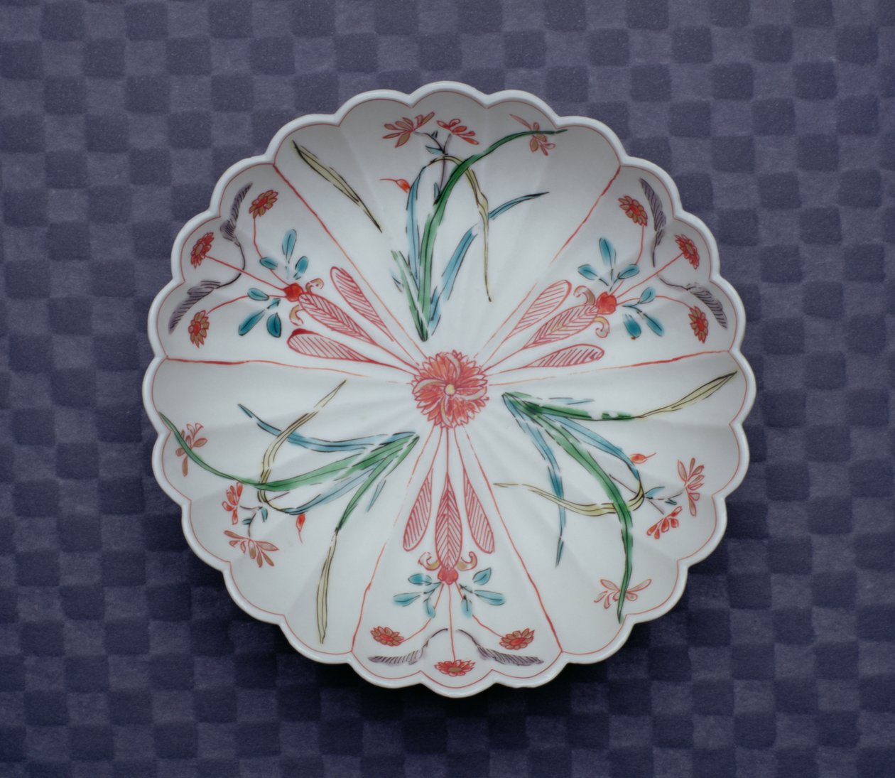 Arita krizantém alakú tál, 17. század vége (zománcozott porcelán) alkotó: Japanese School