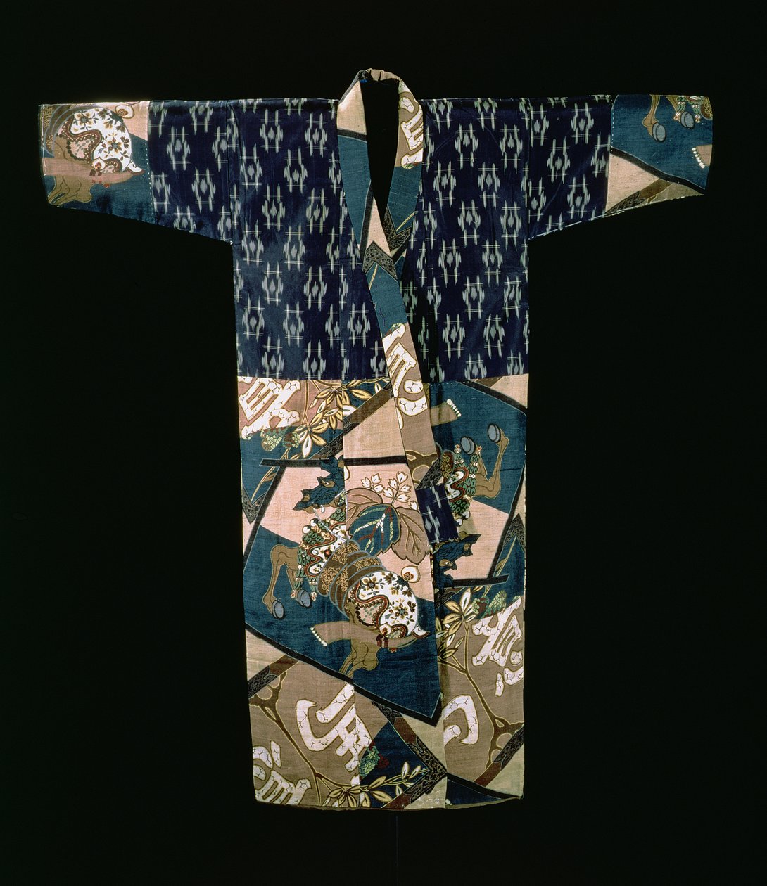 Fiúk nagajuban kimonó alatt, lovas lovak mintájával, Showa időszak, 1950 előtt (szőtt selyem nyakkendővel festett és stencilnyomott díszítéssel) alkotó: Japanese School