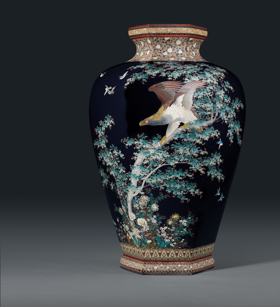 Cloisonne váza, a Hayashi Chuzo műhely jele, Meiji korszak, 19. század vége alkotó: Japanese School
