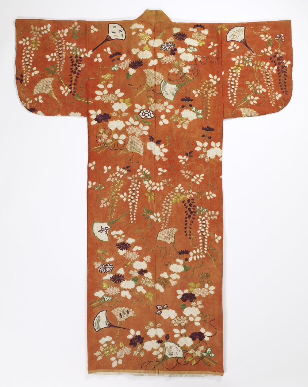 Kimonó (furisode), 18. század vége (damaszt selyem, selyem és fémszálak) alkotó: Japanese School