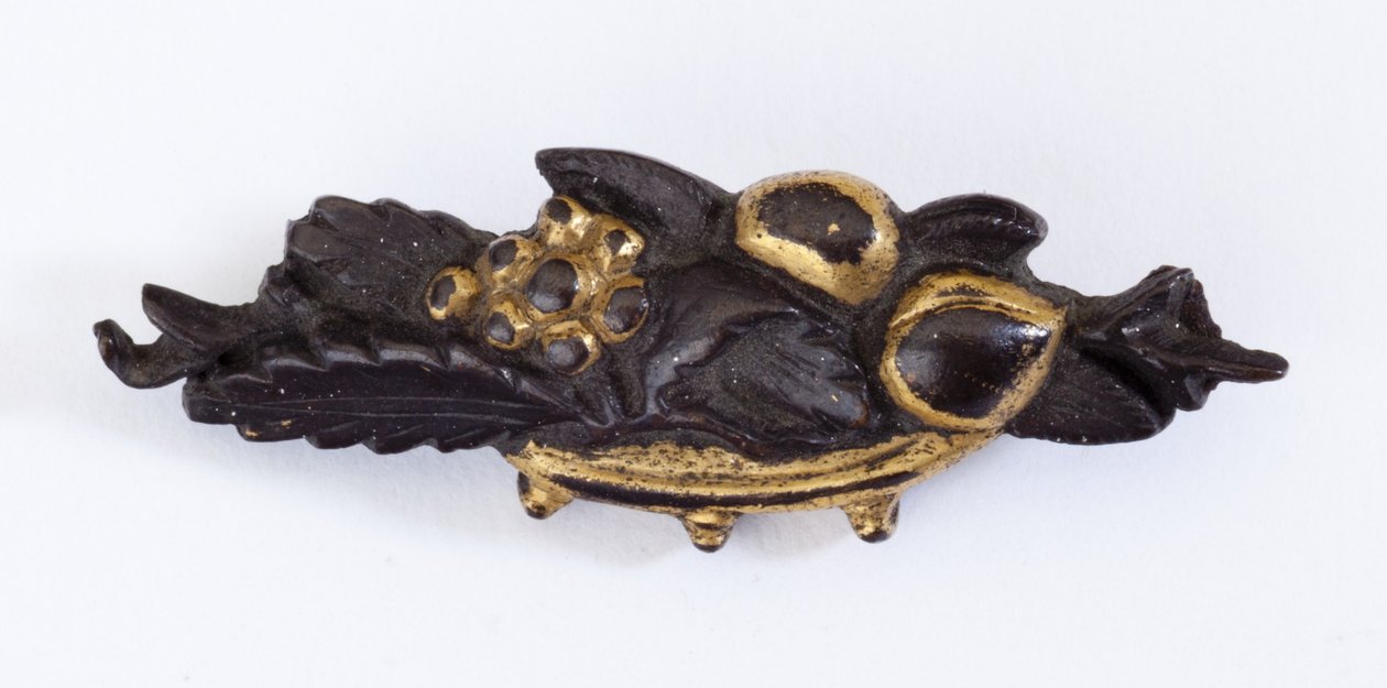 Menuki, vagy markolatdísz (réz-arany ötvözet aranyozással) alkotó: Japanese School