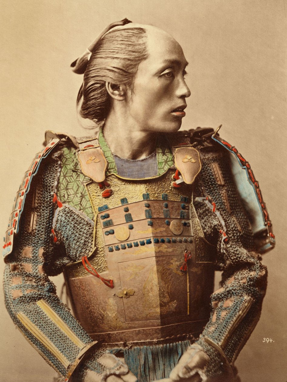Egy teljes páncélzattal felfegyverzett ójapán szamuráj portréja, 1890 alkotó: Japanese School
