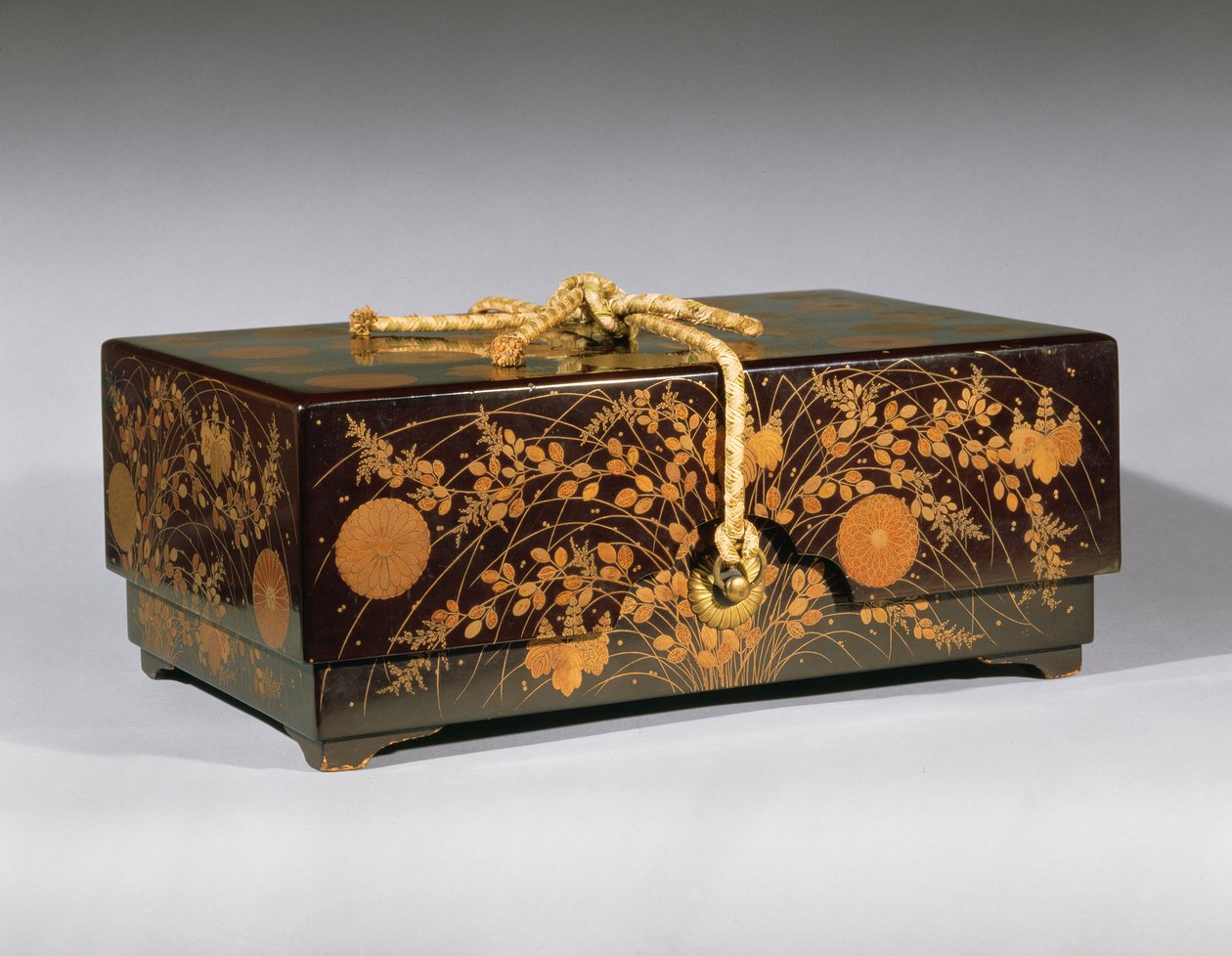 Ryoshibako Document Box (lakk és arany maki-e) alkotó: Japanese School