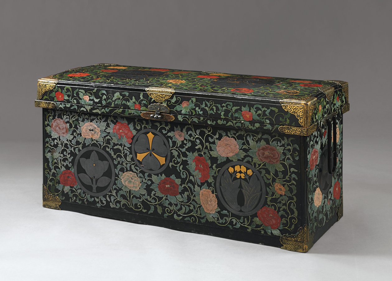 Tárolócsomag (Nagamochi), Edo Period (lakk és aranyozott réz) alkotó: Japanese School