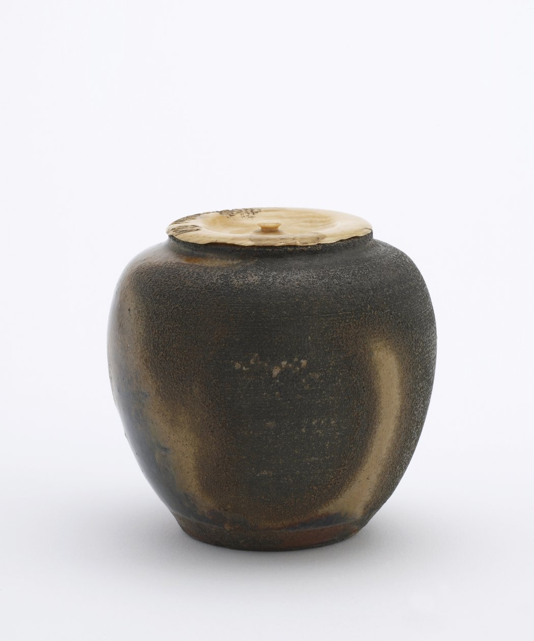 Tea caddy, imo-no-ko típusú, Aichi prefektúra, Edo-korszak (kerámia) alkotó: Japanese School