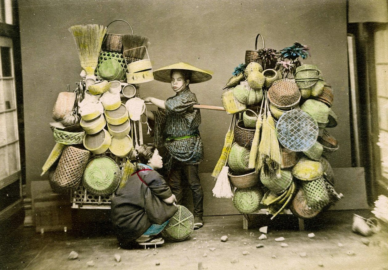 A kosár eladó, 1888 körül (kézzel színezett Albumen fotó) alkotó: Japanese School