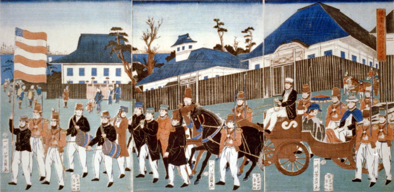 Triptichon, amely a külföldiek felvonulását, Yokohamát mutatja lovas vontatta nyitott kocsin, csillagokat és csíkokat vivő ember és katonazenekar vezetésével, 1861. Utagawa Yoshigawa (aktív 1850-1870) japán ukiyo-e művész. alkotó: Japanese School