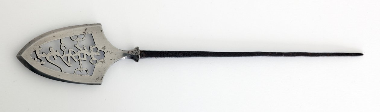 Yanone (nyílhegy), lapos típusú (hirane), hegyet, követ és vizet (acél) jelző karakterek áttört kialakításával alkotó: Japanese School