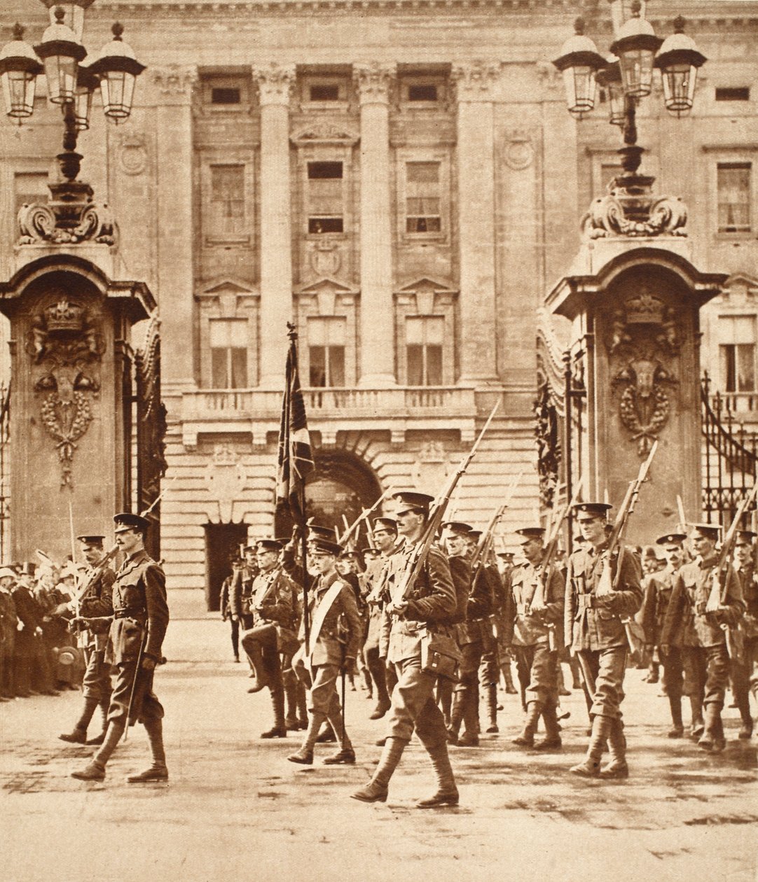 VIII. Edward király, aki a színt hordja a Buckingham-palotában, amikor a gránátos gárdába küldték, 1914 alkotó: Jean Gaspard Lavater
