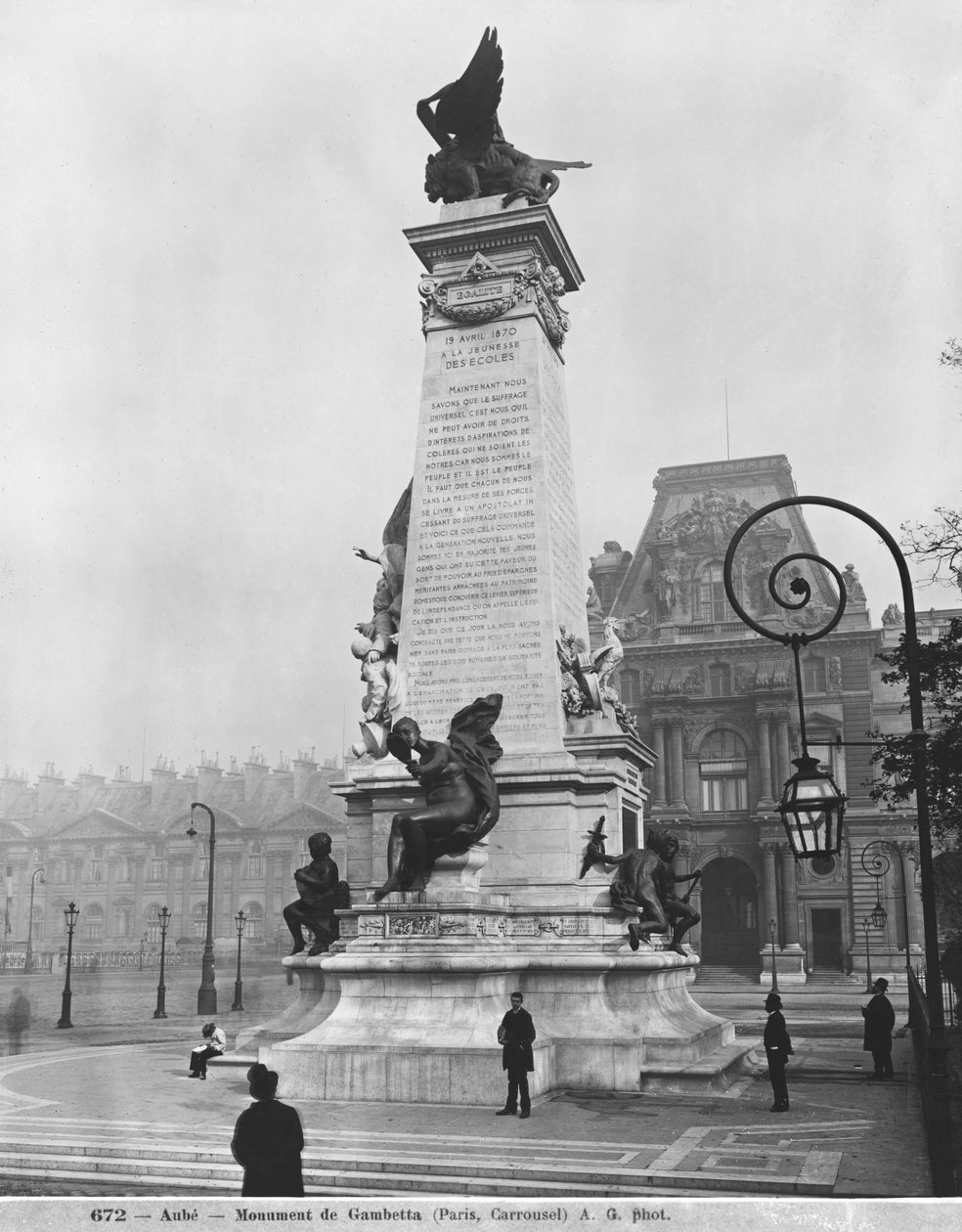 Leon Gambetta emlékműve, cour Napoleon, Louvre, 1888 (bronz és kő) (lásd még: 346102-346104, 346503) alkotó: Jean Paul Aube