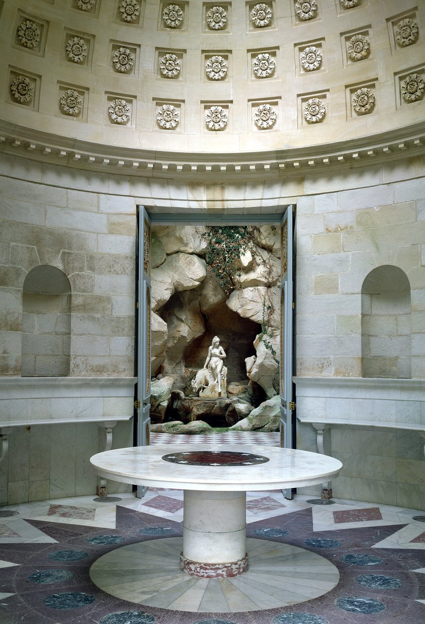 A Rotunda és a Laiterie de la Reine barlangja, 1785-ben épült alkotó: Jean Thevenin