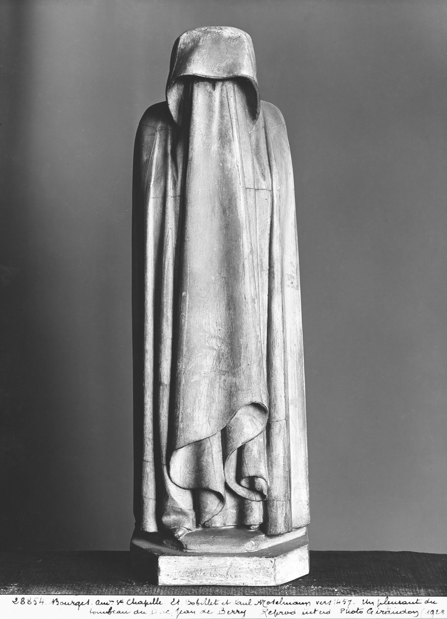 Fátyolos gyászoló, arcát fátyolos kezei mögé rejtő, Jean de Berry herceg (1340-1416) 1438 előtti sírjából (márvány) alkotó: Jean de Cambrai