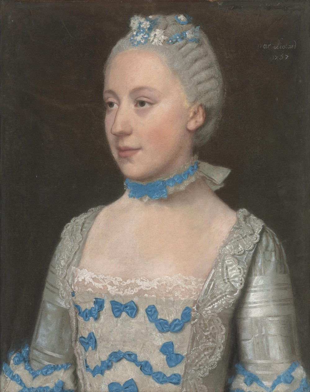 Madame Saint-Pol félig hosszú portréja világoskék ruhában, kék és fehér selyem íjakkal díszítve csipkében alkotó: Jean Étienne Liotard