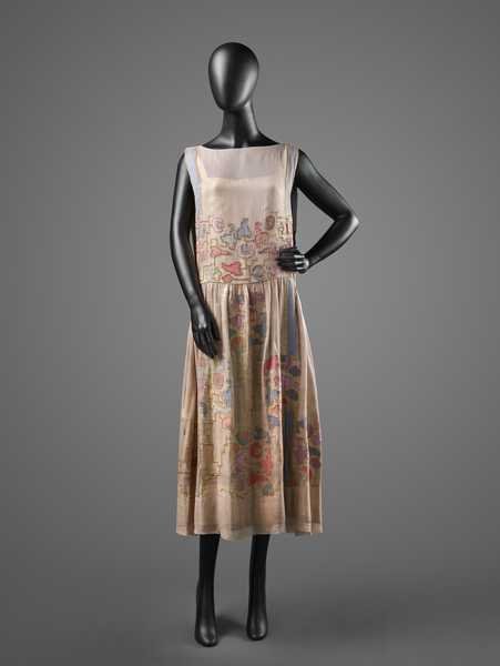 Estélyi ruha, 1924 körül (fordított rátét, selyem sifon, arany lamé, bugle gyöngyök és selyem szalag) alkotó: Jean (attr.to) Patou
