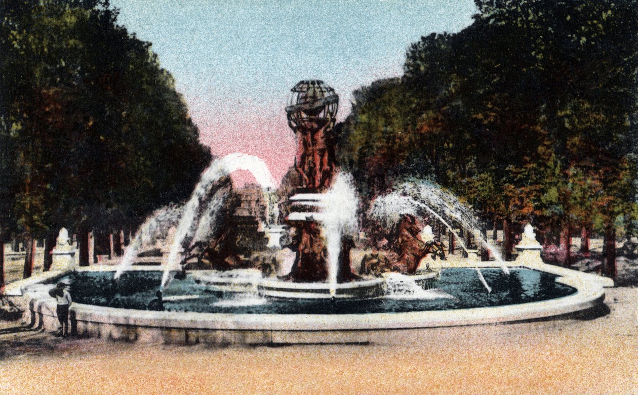 Párizs: kilátás a világ négy részének (négy világrész) szökőkútjára, vagy az obszervatórium vagy a Carpeaux szökőkútra a Place Camille Jullian, Jardin du Luxembourgban, amelyet 1867 és 1874 között épített Gabriel Davioud építész ( 1824 alkotó: Jean Baptiste Carpeaux