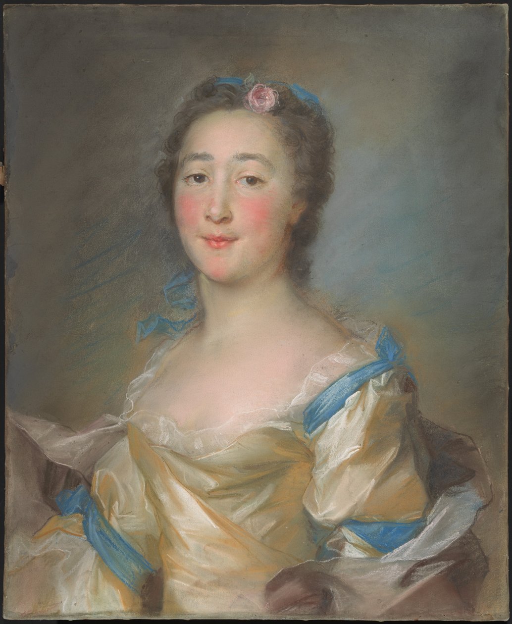 Egy fiatal hölgy sárga ruhában, kék szalaggal alkotó: Jean Baptiste Perronneau