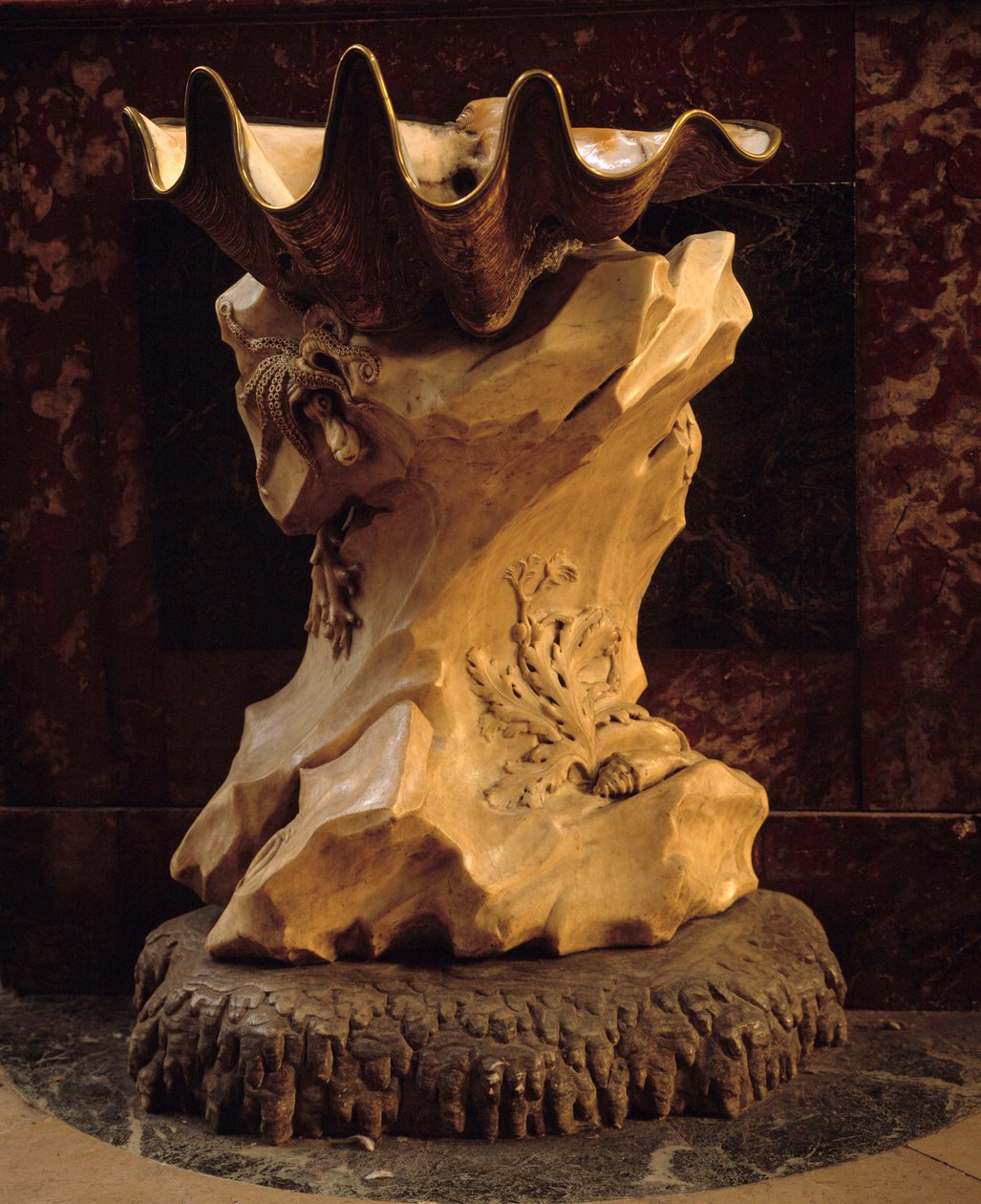 Benitier kagyló alakja a sziklán, Jean Baptiste Pigalle (1714-1785) 1745 Párizs, Saint Sulpice templom. alkotó: Jean Baptiste Pigalle