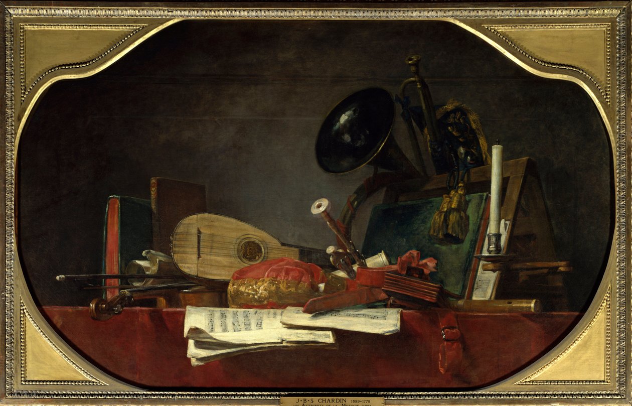 A zene attribútumai Csendélet kottával, hegedűvel, mandorral, udvari musette-vel, traversiere furulyával, kürttel és trombitával. Jean Baptiste Simeon Chardin (1699-1779) festménye 1765 V. 0,91 x 1,45 m Párizs, Musee du Louvre. alkotó: Jean Baptiste Simeon Chardin