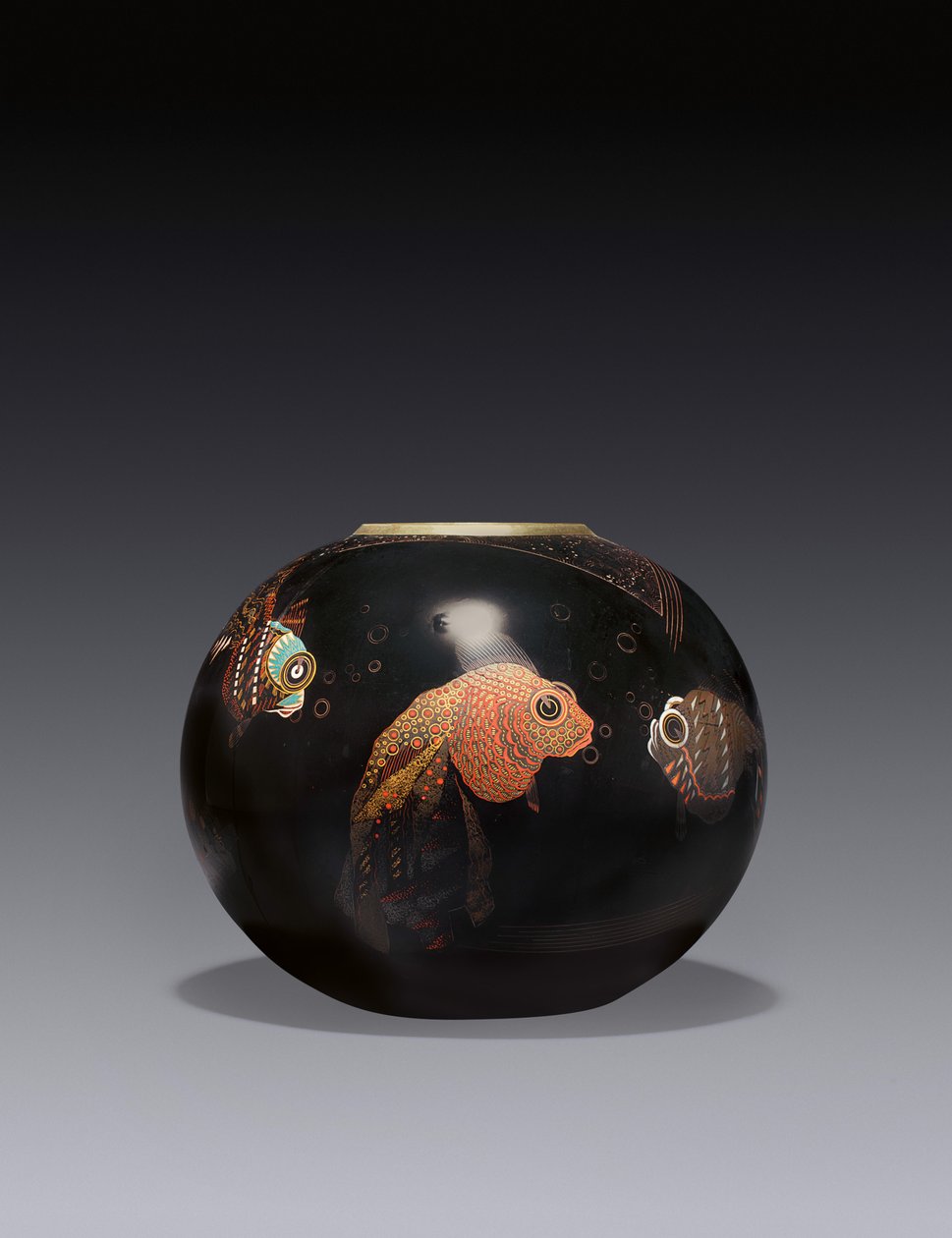 "Aux Poissons" váza, 1928 körül (lakkozott fém, réz béléssel) alkotó: Jean Dunand