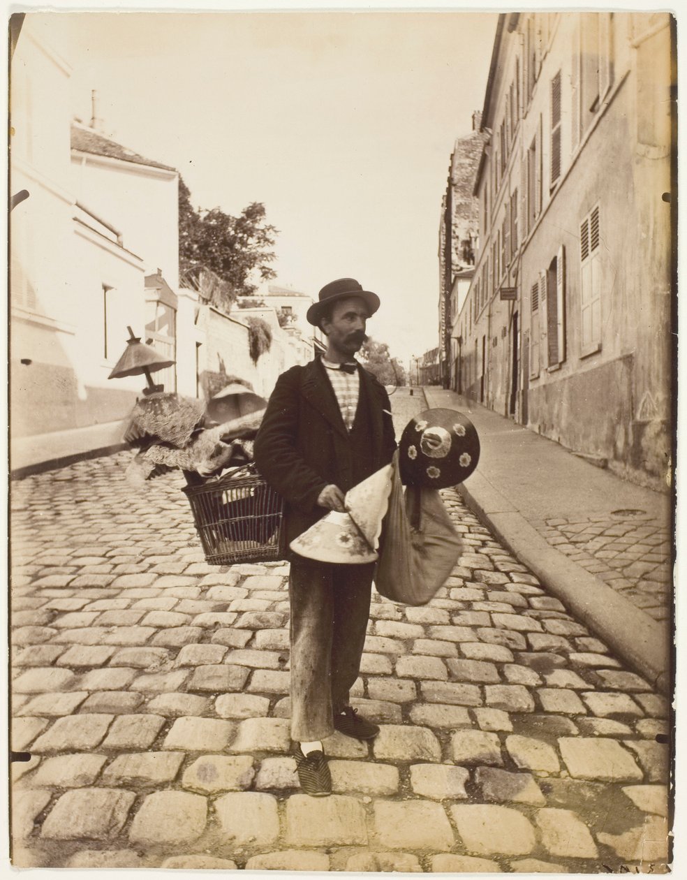 Marchand abat-jours alkotó: Jean Eugène Auguste Atget
