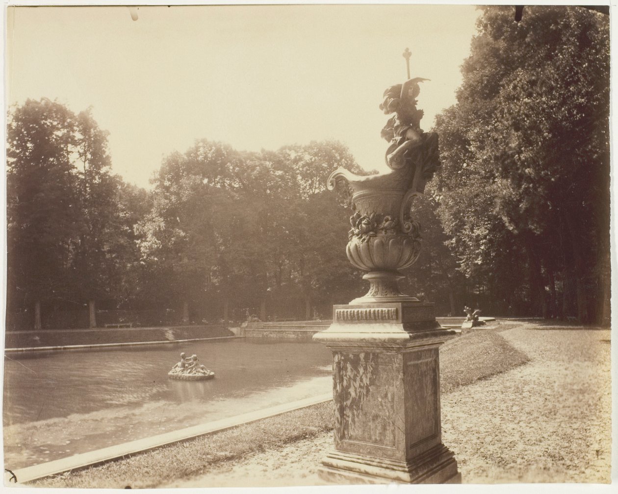 Versailles, Grand Trianon, (Le Lorrain ólomváza) alkotó: Jean Eugène Auguste Atget