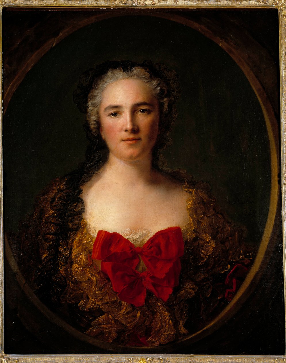 Louise Elisabeth De Dreux Breze márkiné portréja Piros csomóval díszített ruhát visel - Jean Marc (Jean-Marc) Nattier (1685-1766) festménye 1749 Méret: 0,73x0,59 m Douai musee de la Chartreuse alkotó: Jean Marc Nattier